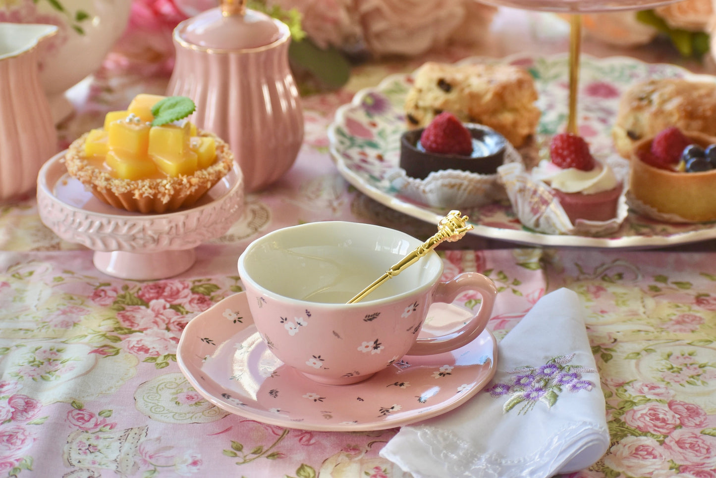 Daisies Coquette Pink Teacup Gift Set