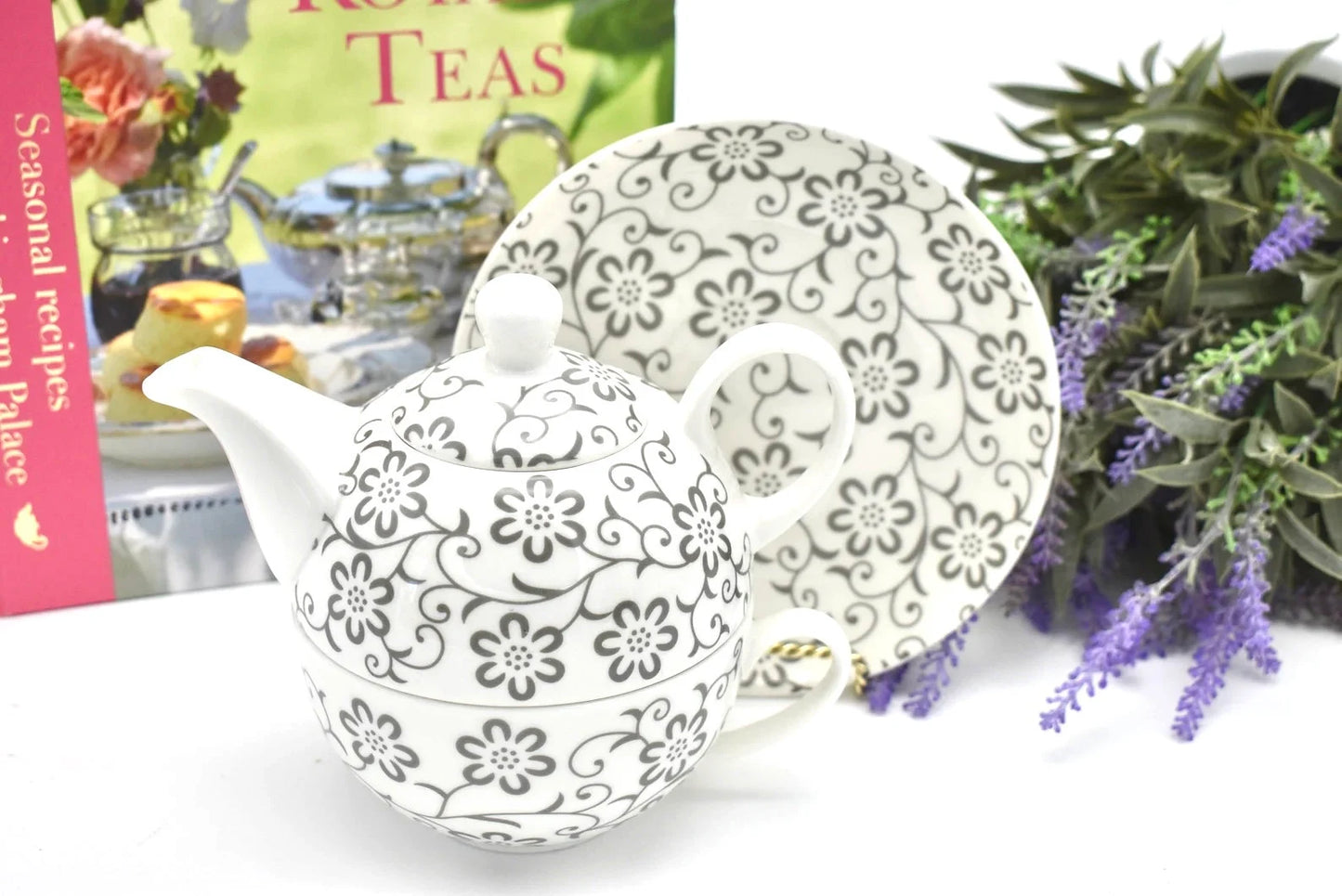 Spellbinders Flowers Tea for One Gift Set