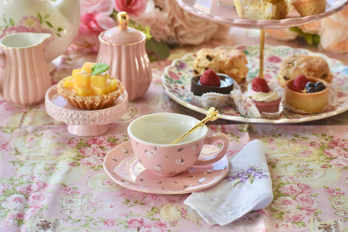 Daisies Coquette Pink Teacup Gift Set