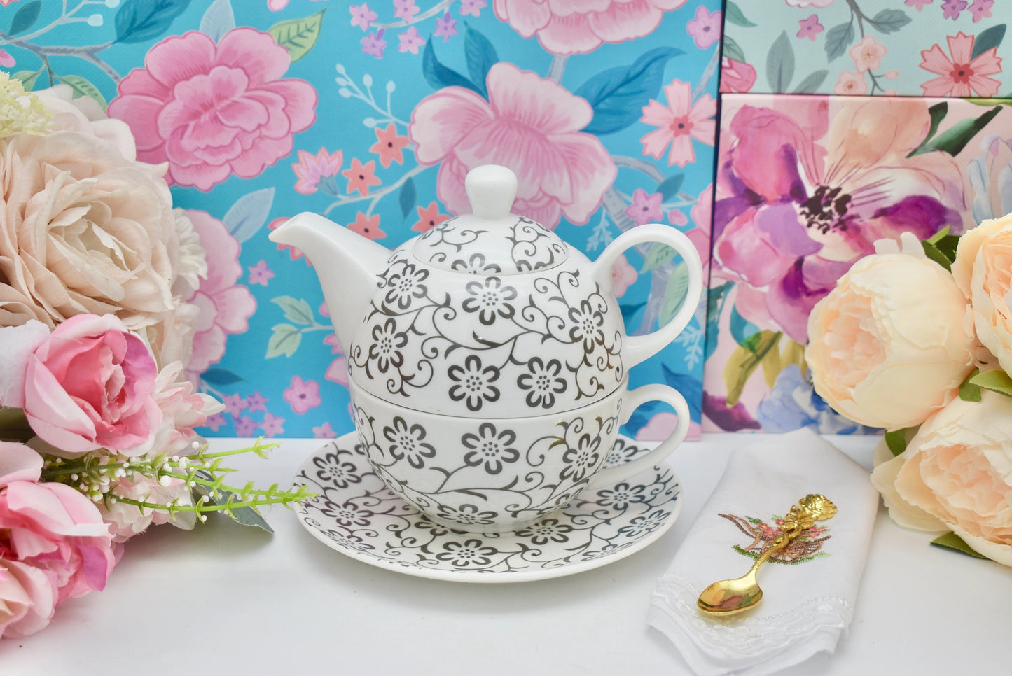 Spellbinders Flowers Tea for One Gift Set