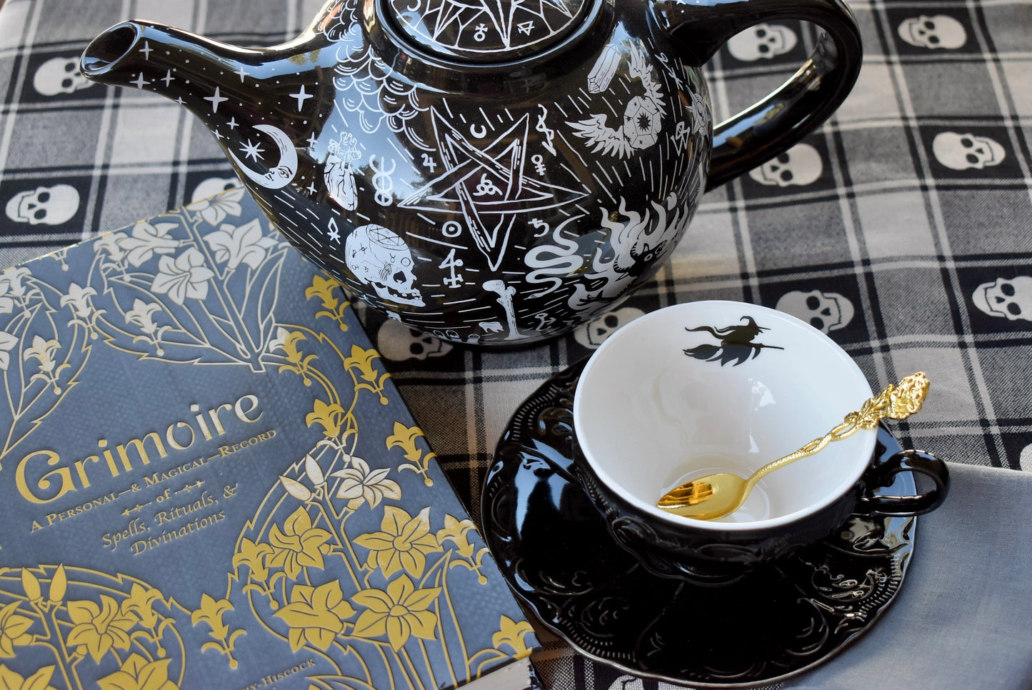 Flying Witch Teacup Gift Set