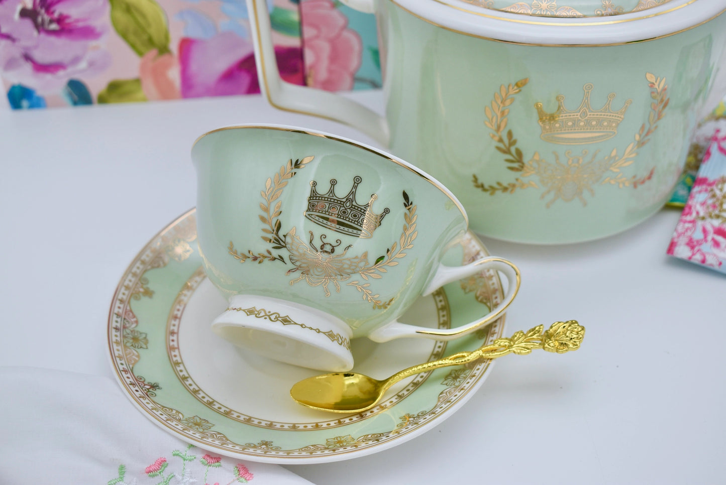 Her Majesty Teacup Gift Set