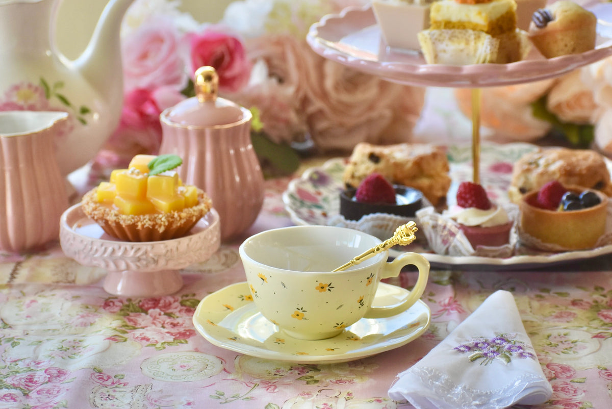 Daisies Coquette Yellow Teacup Gift Set