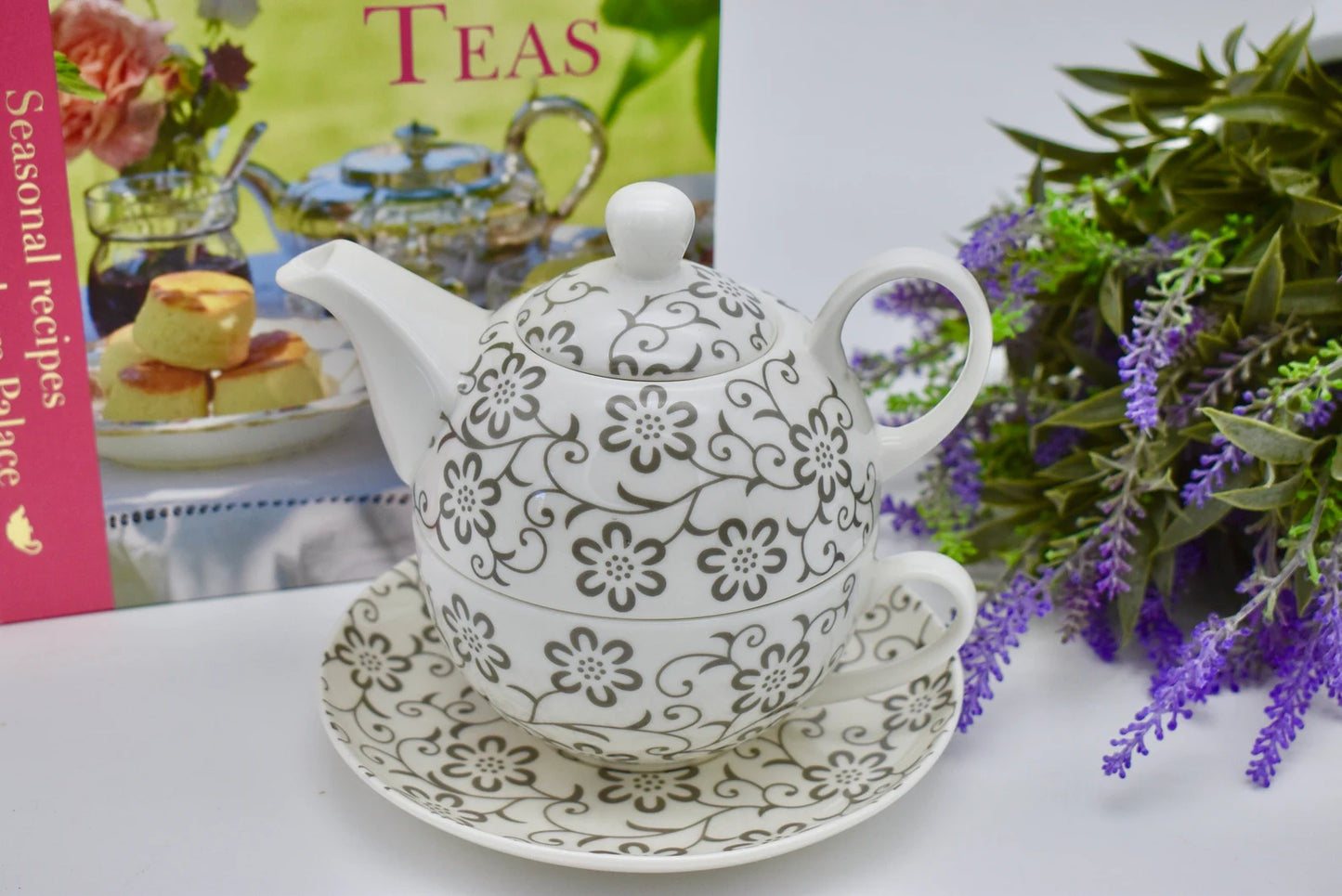 Spellbinders Flowers Tea for One Gift Set