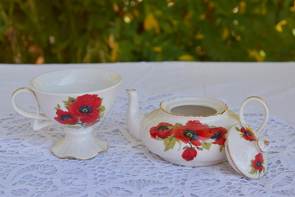Scarlet Poppies Tea for One Gift Set