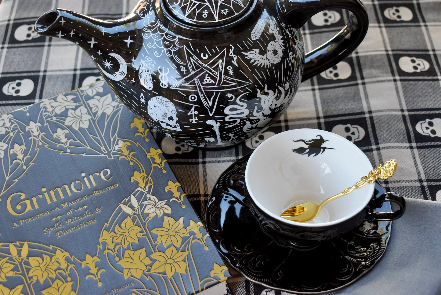 Flying Witch Teacup Gift Set